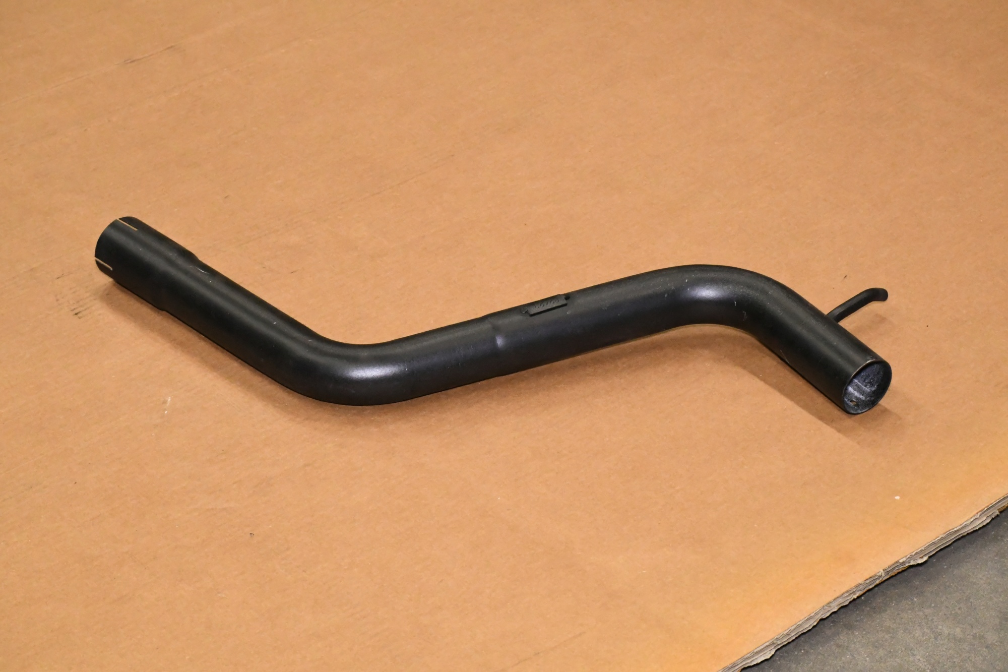 Connecting pipe