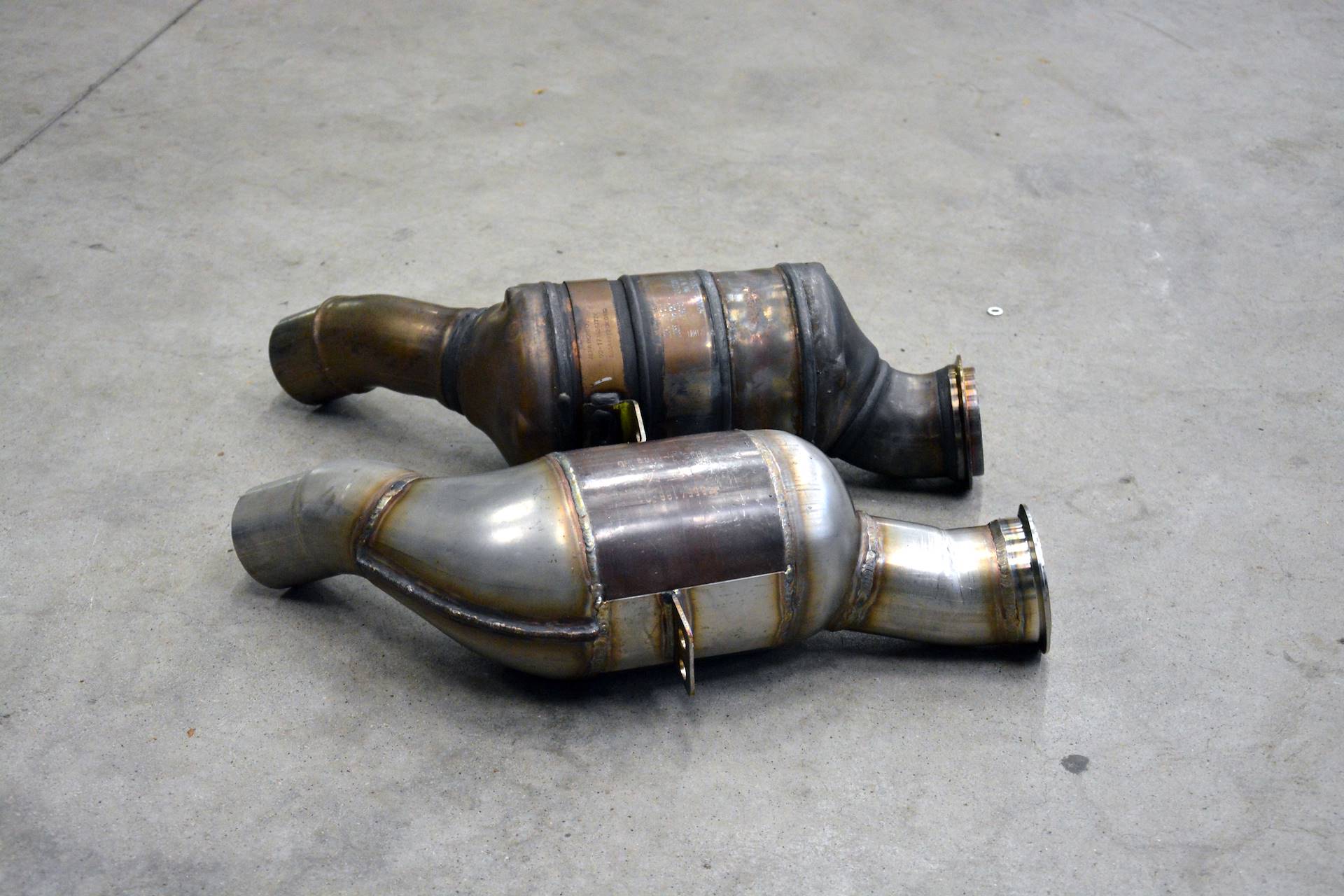 Downpipe left + Metallic catalytic converter 200CPSI