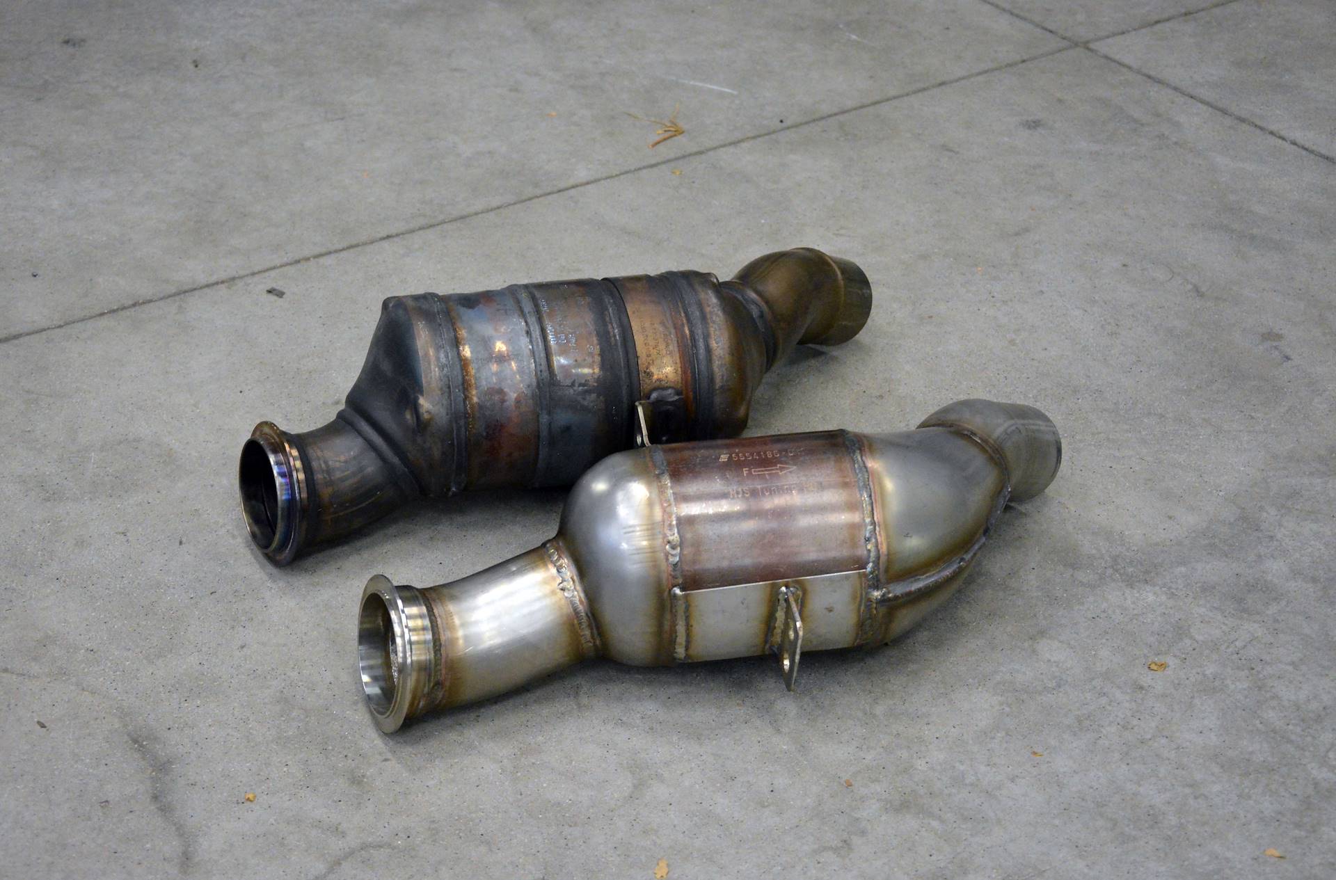 Downpipe sinistro + Catalizzatore metallico 200CPSI