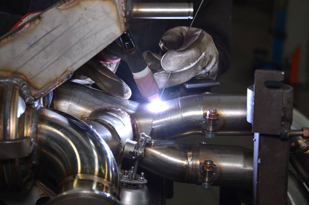 Rear exhaust with valves Right - Left 4 exits (Deletes the stock, secondary catalytics - fits to the stock endpipes) <strong><span style=color:#ea0000;>-14,0 Kg</span></strong>