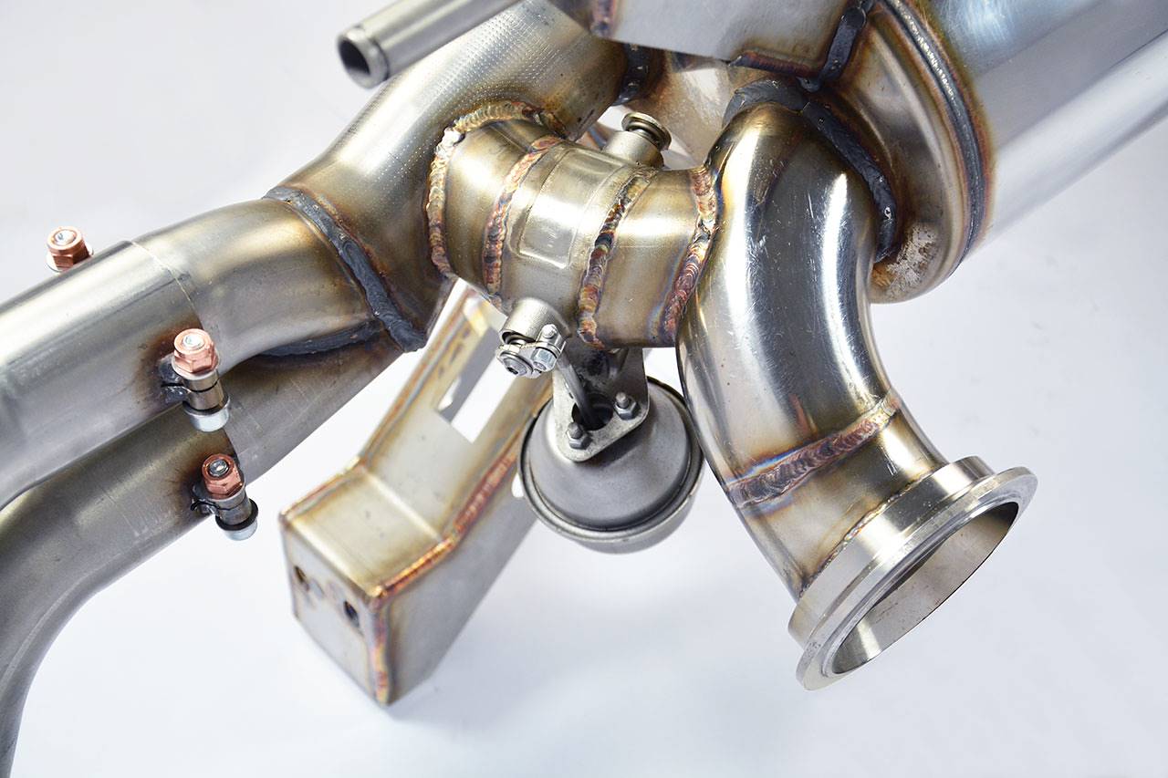 Rear exhaust with valves Right - Left 4 exits (Deletes the stock, secondary catalytics - fits to the stock endpipes) <strong><span style=color:#ea0000;>-14,0 Kg</span></strong>
