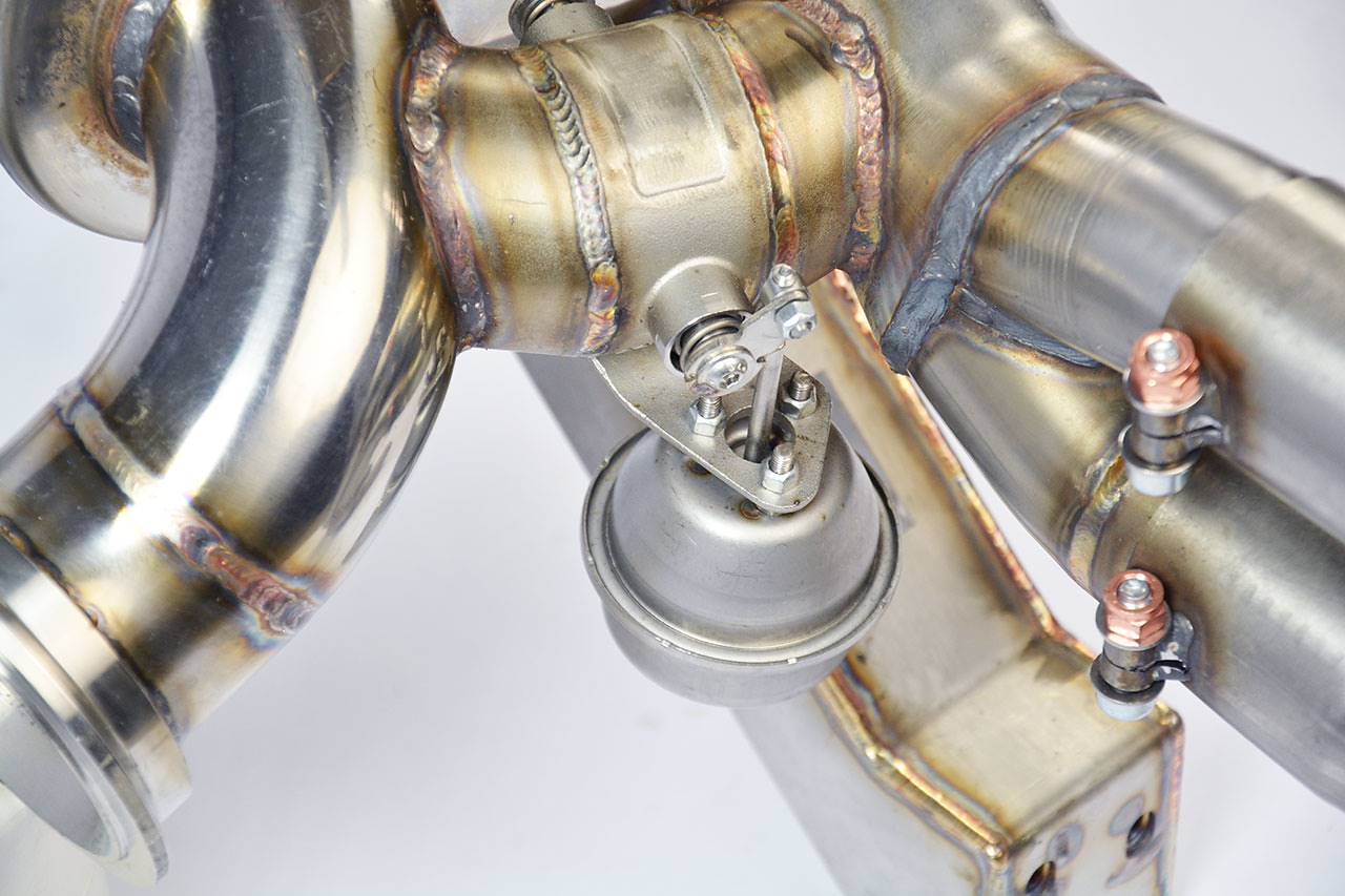 Rear exhaust with valves Right - Left 4 exits (Deletes the stock, secondary catalytics - fits to the stock endpipes) <strong><span style=color:#ea0000;>-14,0 Kg</span></strong>