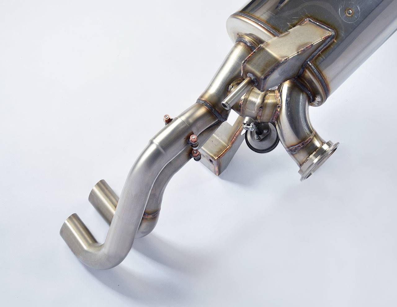 Rear exhaust with valves Right - Left 4 exits (Deletes the stock, secondary catalytics - fits to the stock endpipes) <strong><span style=color:#ea0000;>-14,0 Kg</span></strong>