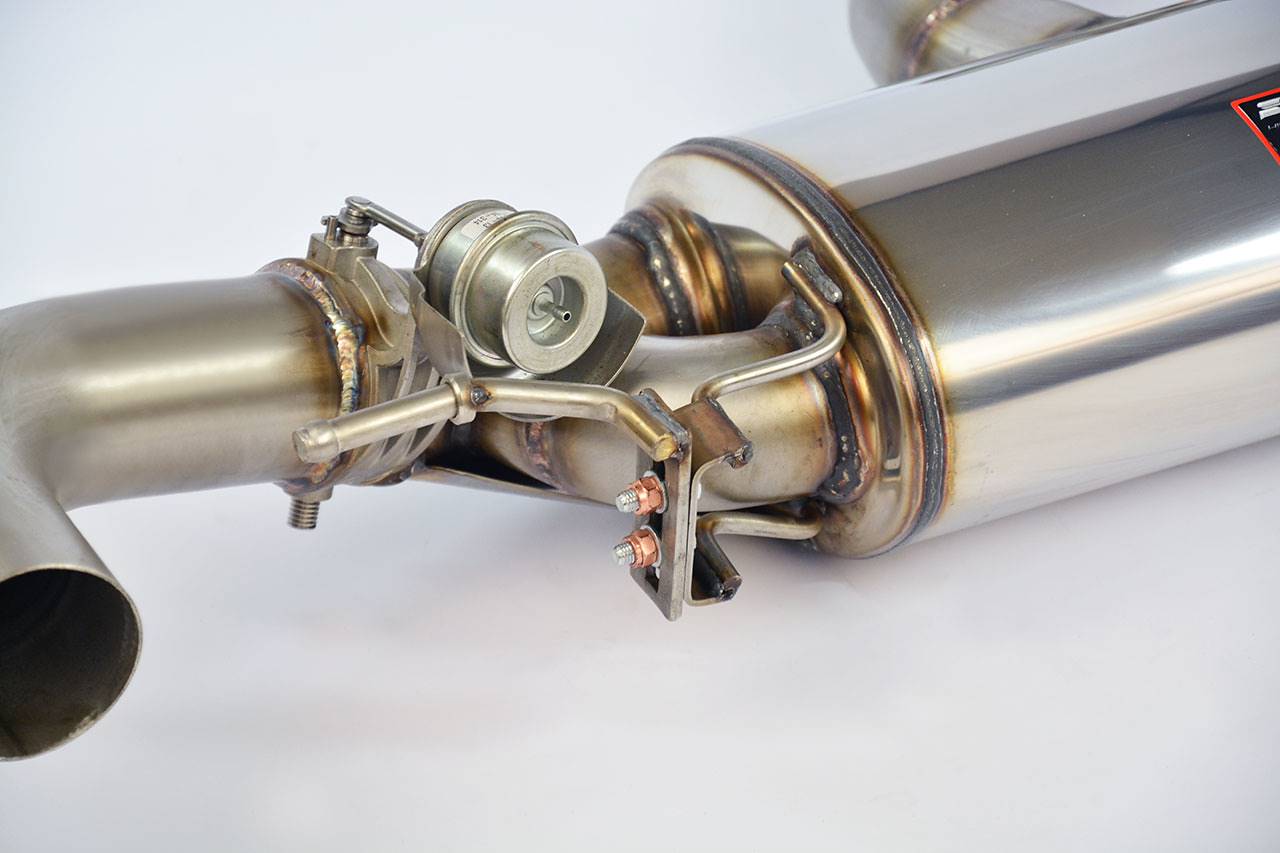 Rear exhaust with valve