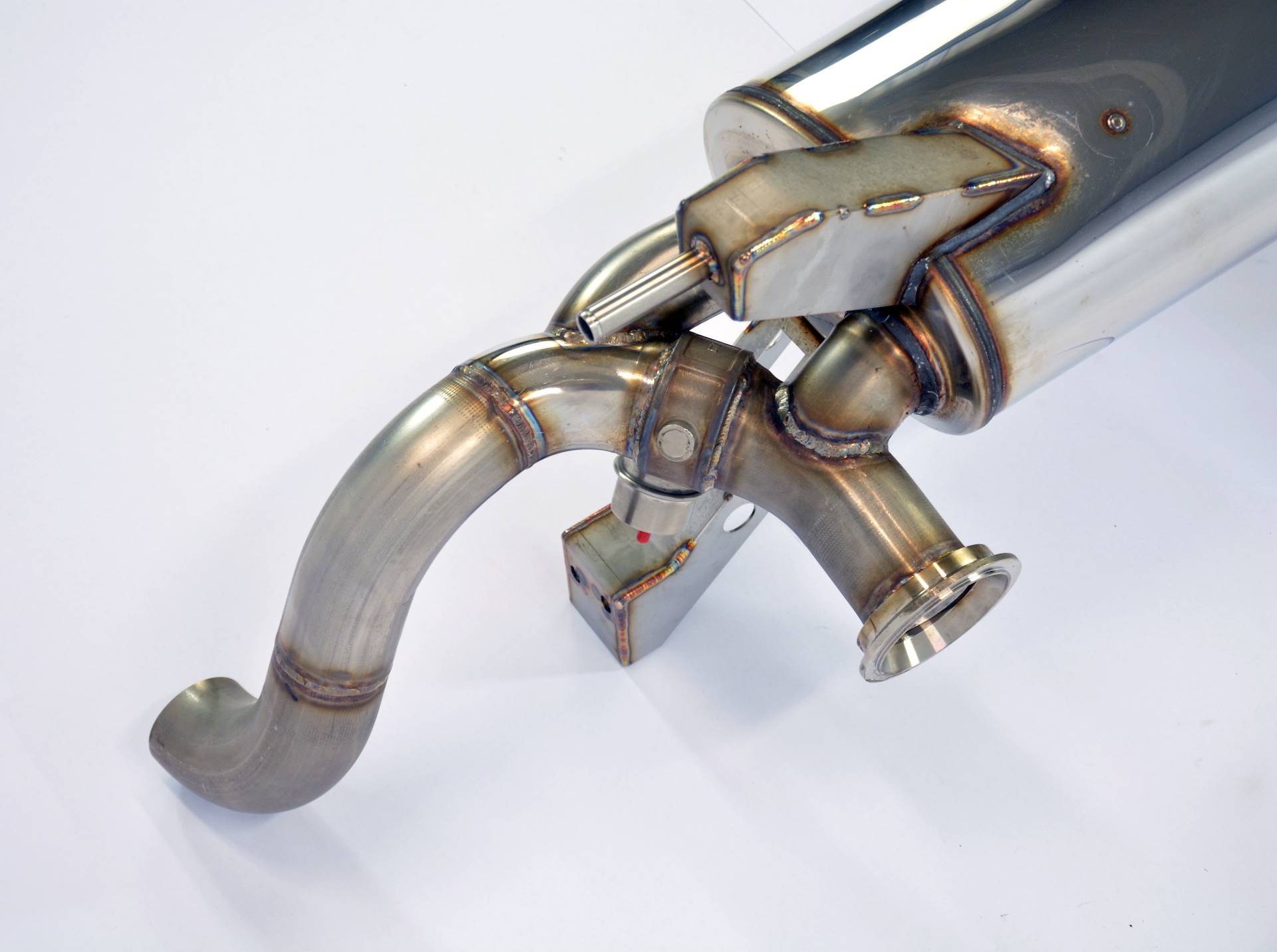 Silencieux arrière avec valves Droite - Gauche (remplace deuxième catalyseur - fits to the Stock Sorties) <strong><span style=color:#ea0000;>-14,0 Kg</span></strong>